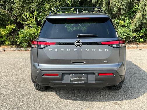 2025 Nissan Pathfinder SV 4WD