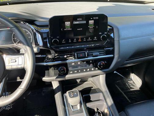 2023 Nissan Pathfinder SL 4WD