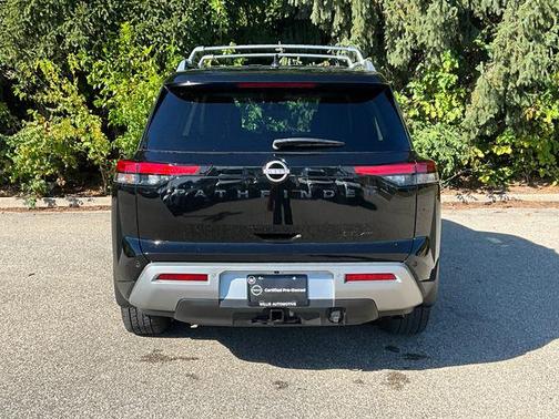 2023 Nissan Pathfinder SL 4WD