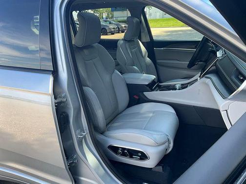 2022 Jeep Grand Cherokee L Overland