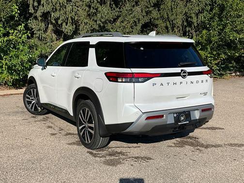 2025 Nissan Pathfinder Platinum 4WD