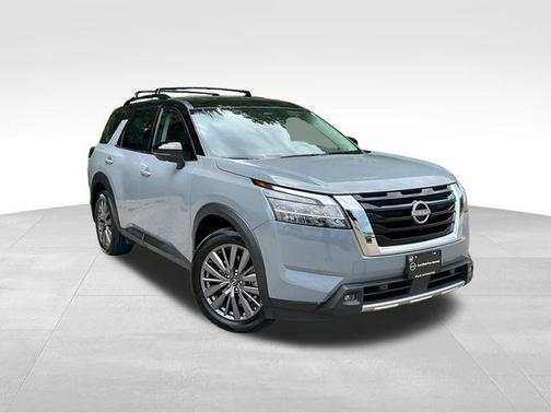 2023 Nissan Pathfinder SL 4WD