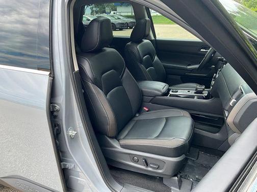 2023 Nissan Pathfinder SL 4WD