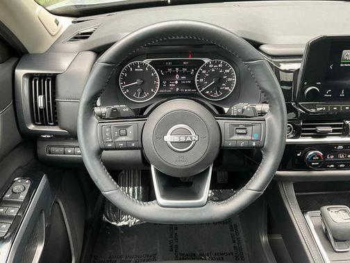 2023 Nissan Pathfinder SL 4WD