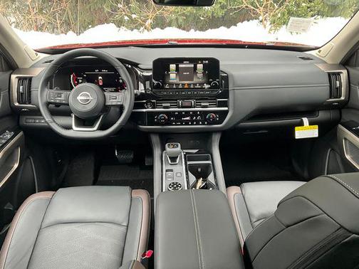 2025 Nissan Pathfinder Platinum 4WD