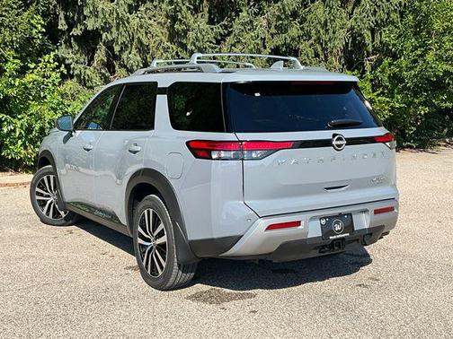 2025 Nissan Pathfinder Platinum 4WD