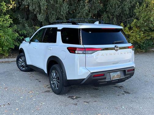 2025 Nissan Pathfinder SV 4WD