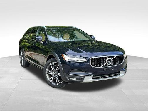 Onyx Black Metallic 2017 Volvo V90 Cross Country T6