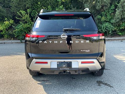 2025 Nissan Pathfinder Platinum 4WD