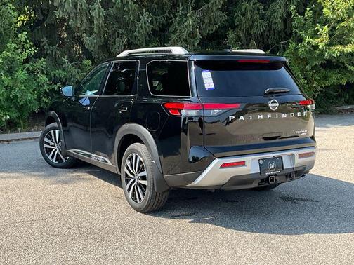2025 Nissan Pathfinder Platinum 4WD