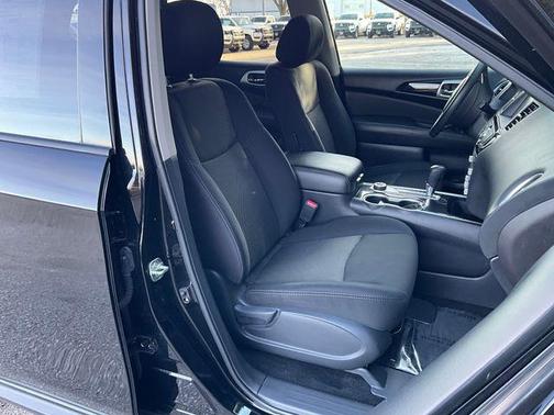 2018 Nissan Pathfinder SV