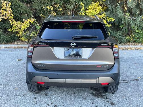 2026 Nissan Kicks SR