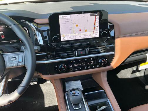 2025 Nissan Pathfinder Platinum 4WD
