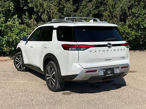 2025 Nissan Pathfinder Platinum 4WD
