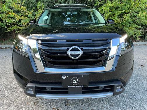 2025 Nissan Pathfinder Platinum 4WD