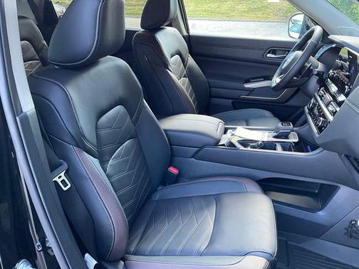 2025 Nissan Pathfinder Platinum 4WD