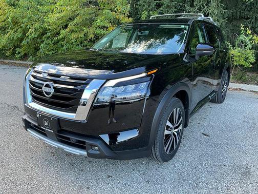 2025 Nissan Pathfinder Platinum 4WD