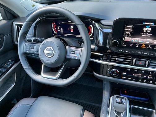 2025 Nissan Pathfinder Platinum 4WD