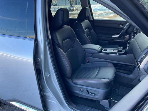 2024 Nissan Pathfinder Platinum 4WD