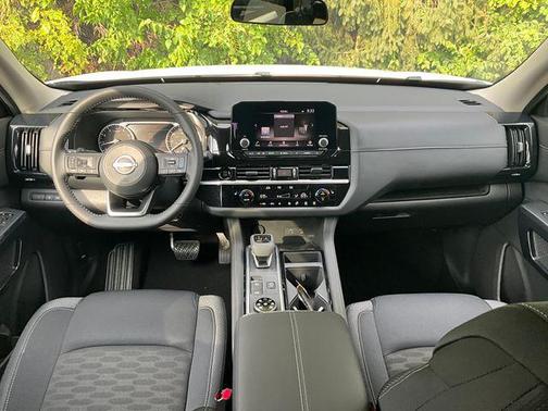 2025 Nissan Pathfinder SV 4WD