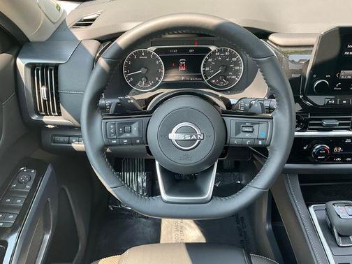 2025 Nissan Pathfinder SL 4WD