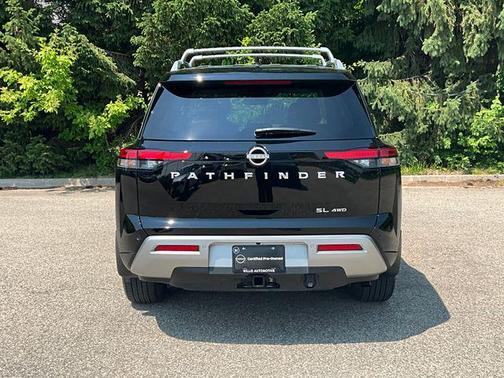 2025 Nissan Pathfinder SL 4WD