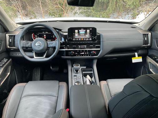 2025 Nissan Pathfinder Platinum 4WD