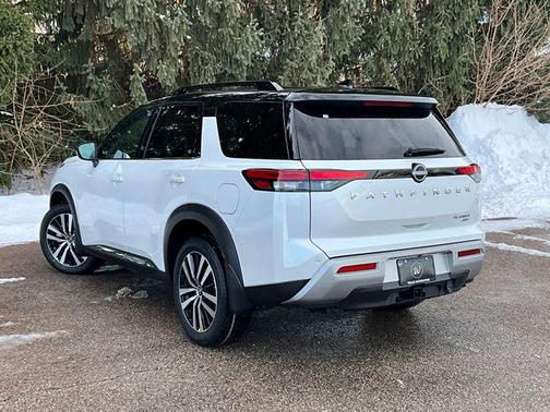 2025 Nissan Pathfinder Platinum 4WD