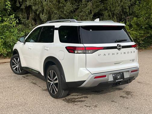 2025 Nissan Pathfinder Platinum 4WD