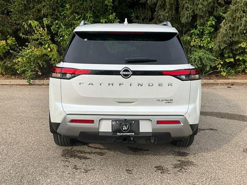 2025 Nissan Pathfinder Platinum 4WD