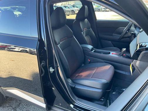 Super Black 2025 Nissan Kicks SR