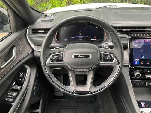 Bright White Clearcoat 2022 Jeep Grand Cherokee Overland