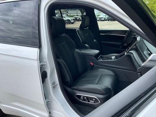 Bright White Clearcoat 2022 Jeep Grand Cherokee Overland