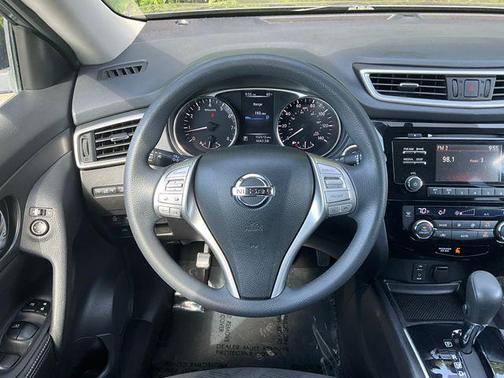 Gun Metallic 2015 Nissan Rogue SV