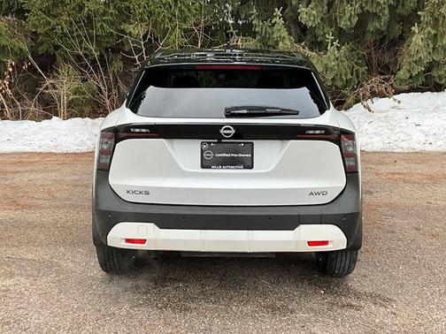 2025 Nissan Kicks SV