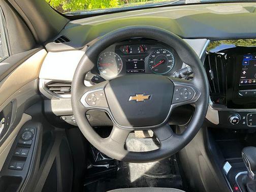 Northsky Blue Metallic 2022 Chevrolet Traverse LS