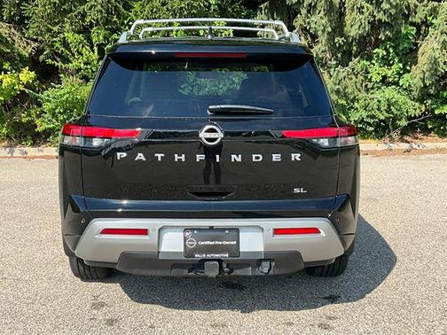 2022 Nissan Pathfinder SL 2WD