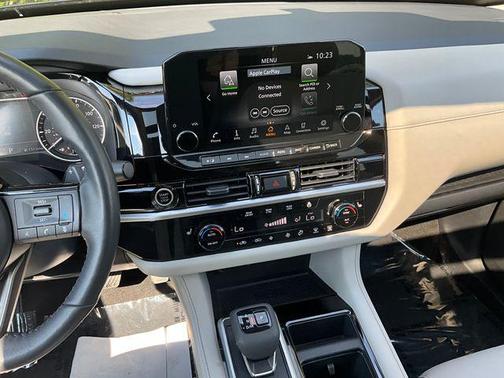 2022 Nissan Pathfinder SL 2WD