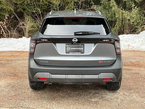 2025 Nissan Kicks SR