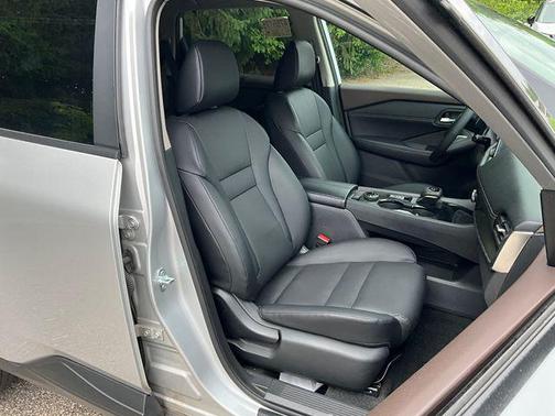 Brilliant Silver Metallic 2023 Nissan Rogue SV