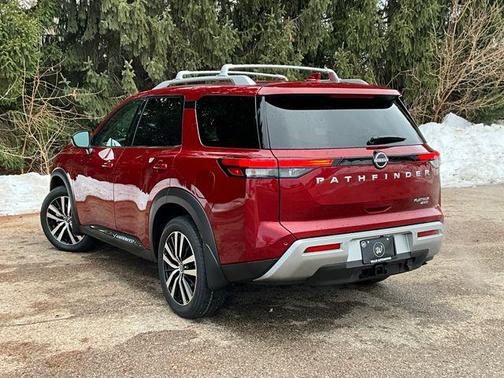 2025 Nissan Pathfinder Platinum 4WD