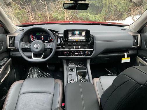 2025 Nissan Pathfinder Platinum 4WD