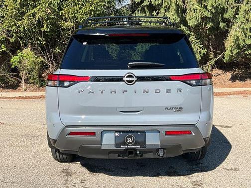 Boulder Gray Pearl/Super Black 2026 Nissan Pathfinder Platinum
