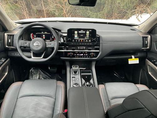 2025 Nissan Pathfinder Platinum 4WD