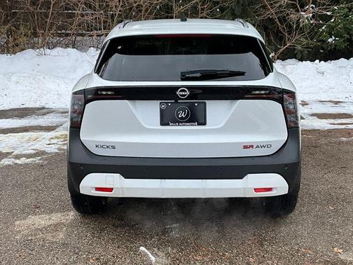 2026 Nissan Kicks SR