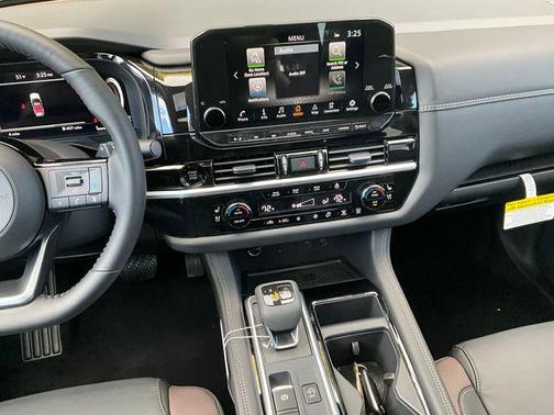 2025 Nissan Pathfinder Platinum 4WD