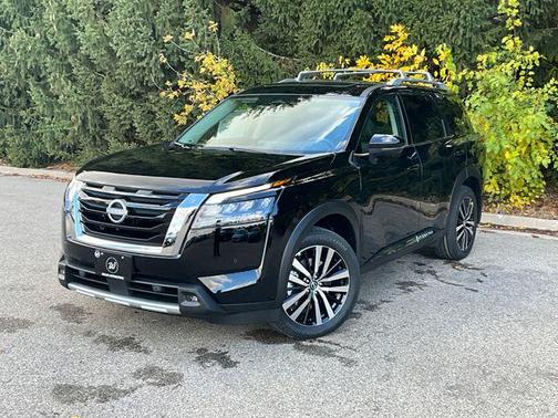 2025 Nissan Pathfinder Platinum 4WD