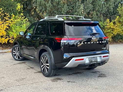 2025 Nissan Pathfinder Platinum 4WD