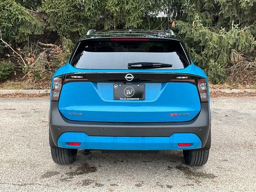 2025 Nissan Kicks SR