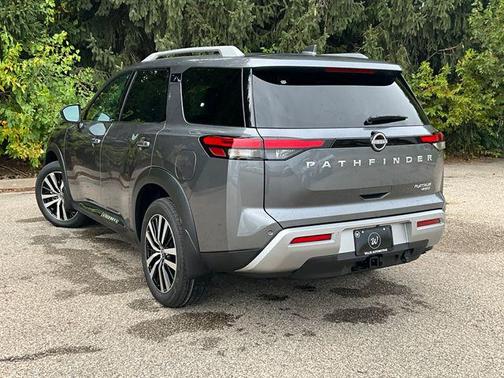 2025 Nissan Pathfinder Platinum 4WD